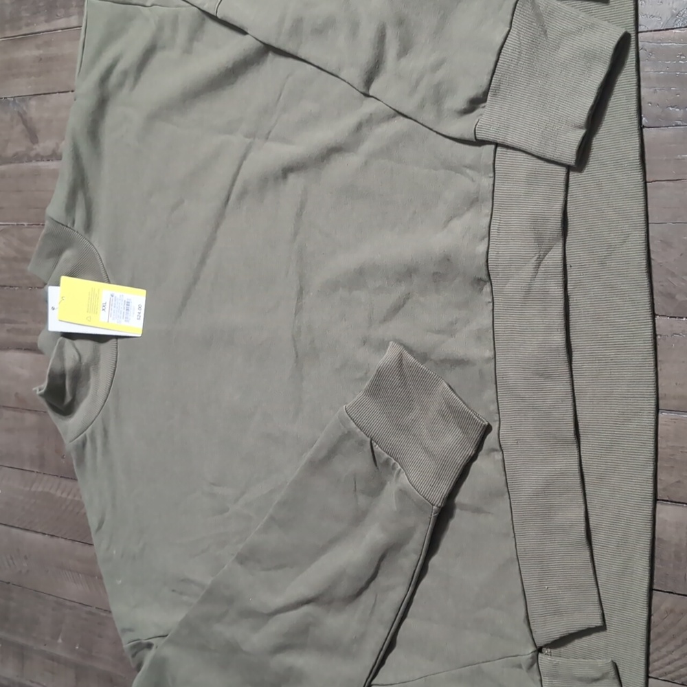 Cropped Length Olive Sweatshirt With Thumb holes